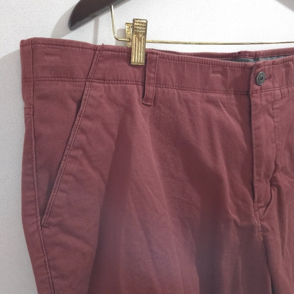 Denver Hayes | Men's Red Casual Shorts 44x8 - Picture 2 of 10